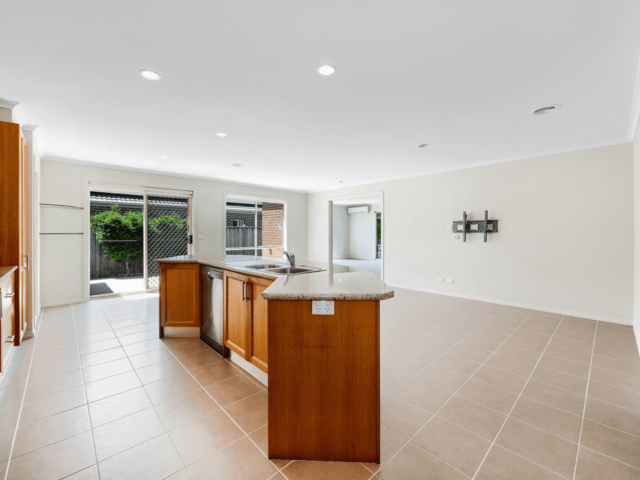 15 Yammerbook Way, CRANBOURNE EAST, VIC 3977