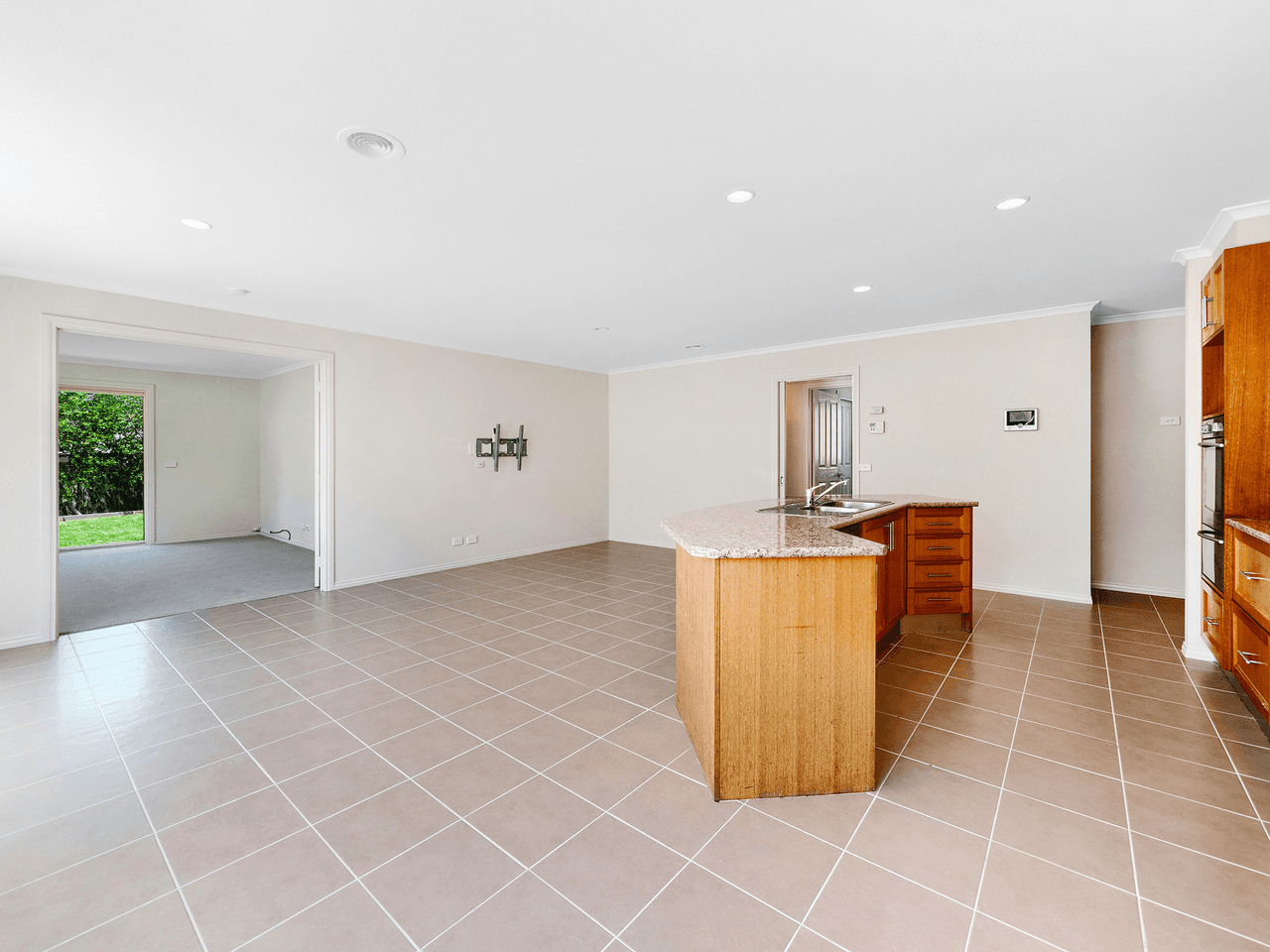 15 Yammerbook Way, CRANBOURNE EAST, VIC 3977