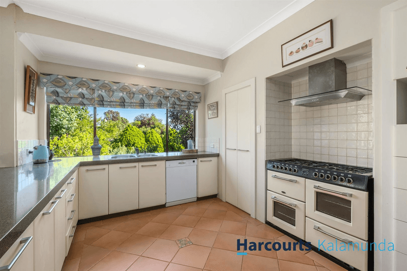 68 Basildon Road, Lesmurdie, WA 6076