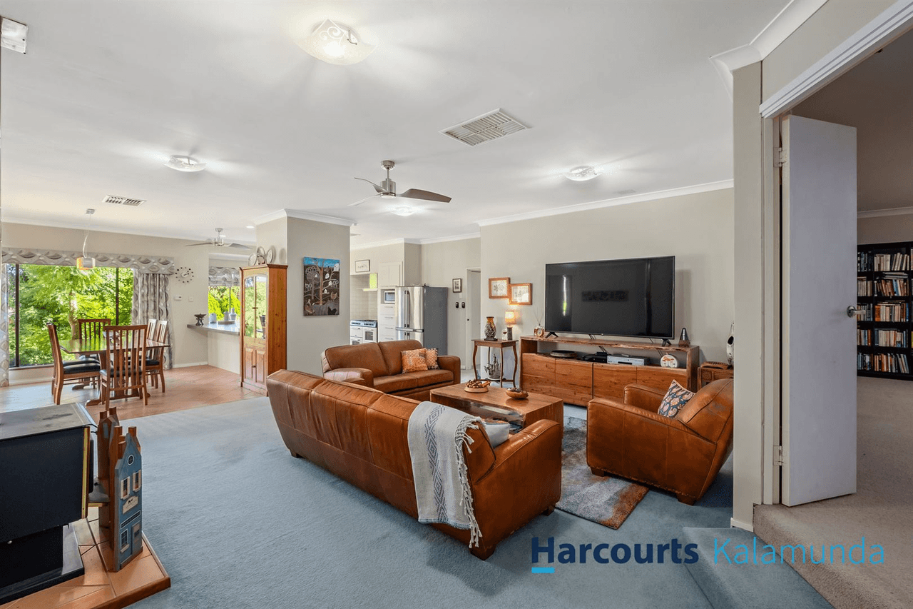 68 Basildon Road, Lesmurdie, WA 6076