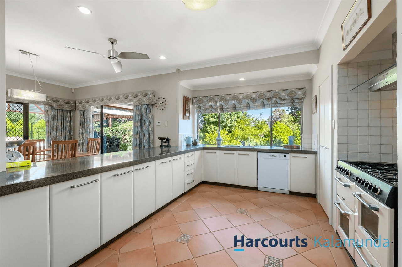 68 Basildon Road, Lesmurdie, WA 6076