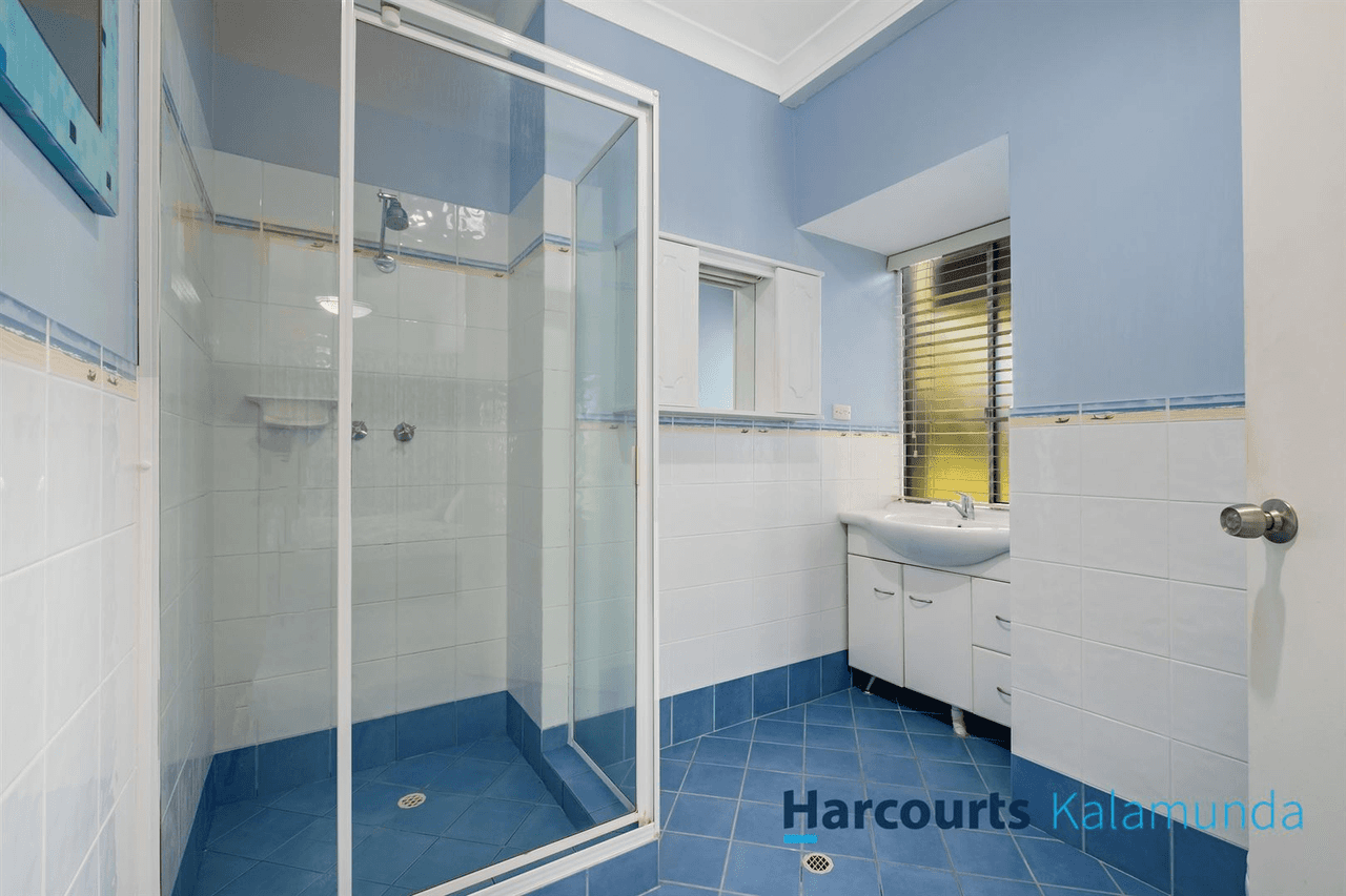 68 Basildon Road, Lesmurdie, WA 6076