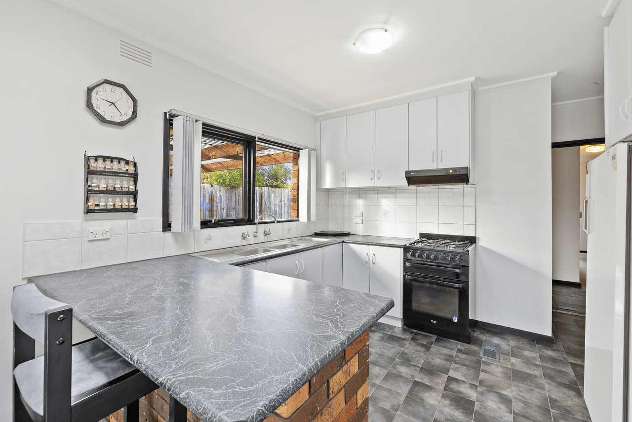 11 Beverley Street, SCORESBY, VIC 3179