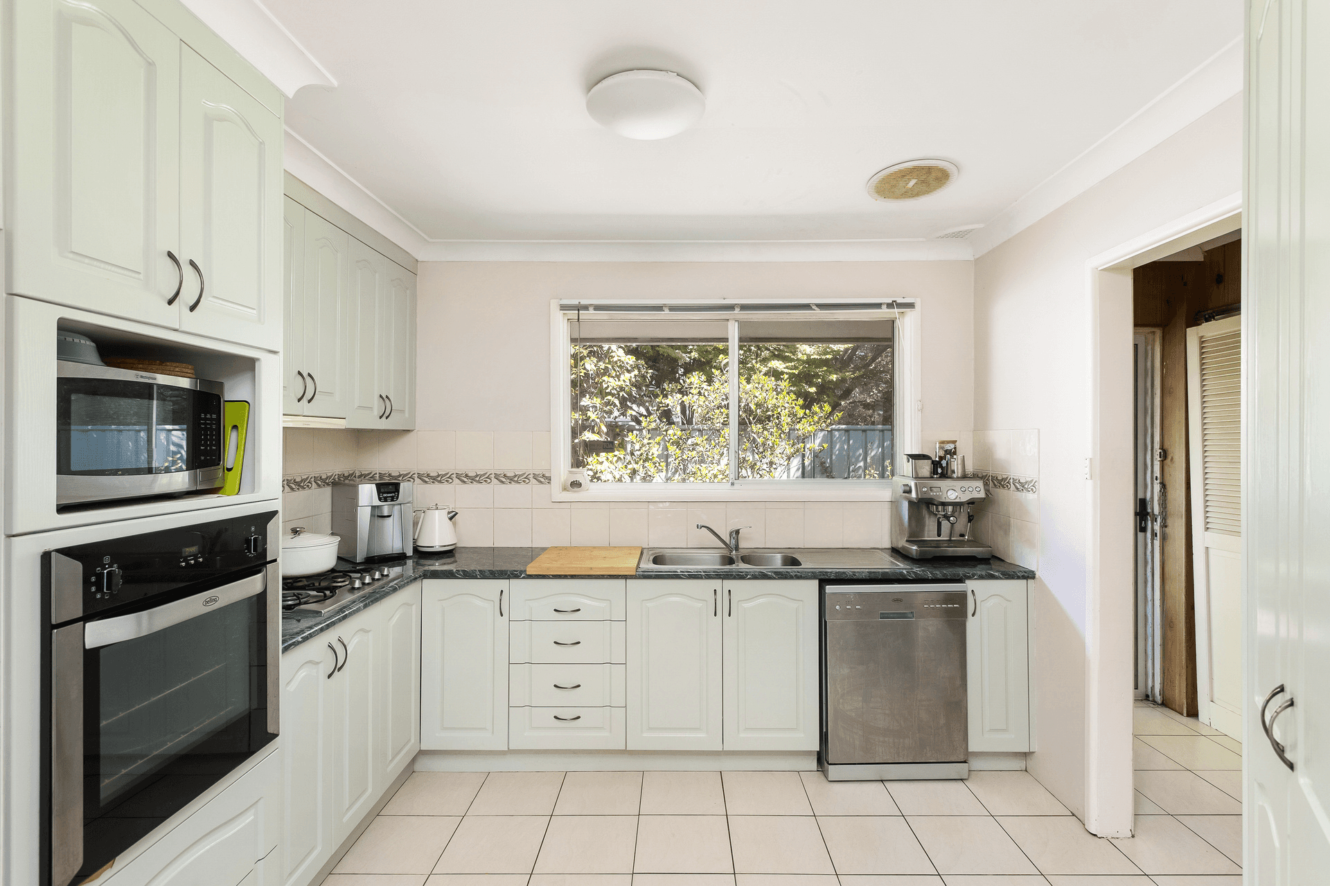 40 Garden Avenue, Figtree, NSW 2525