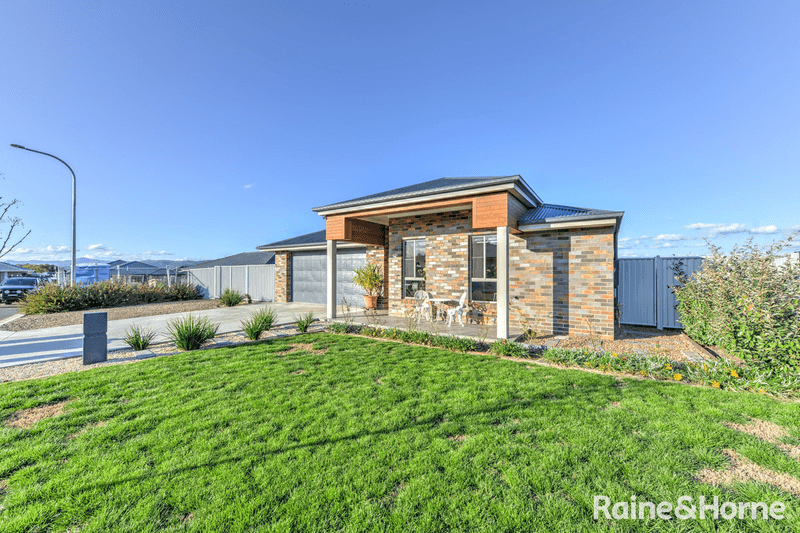 8 Mustang Close, TAMWORTH, NSW 2340