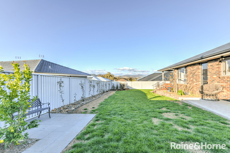 8 Mustang Close, TAMWORTH, NSW 2340