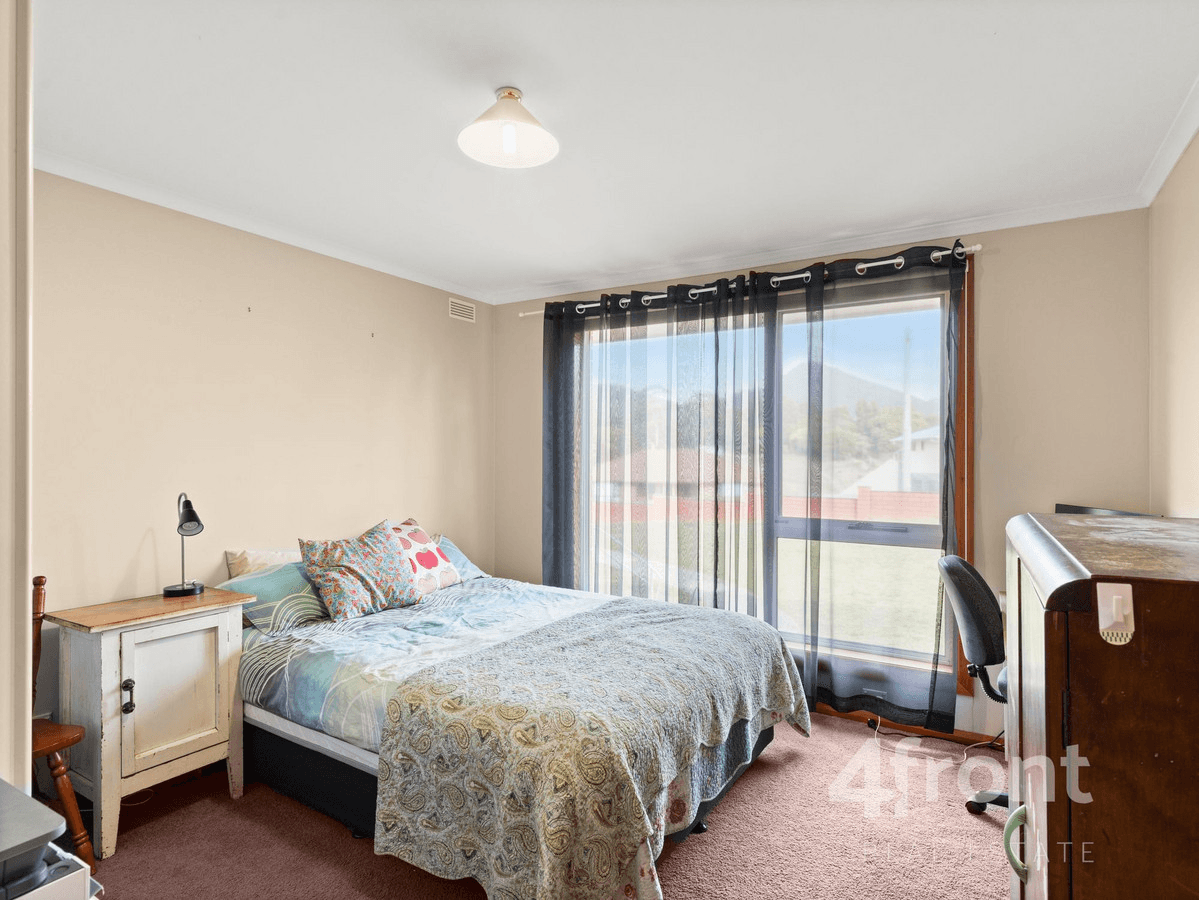 135 South Road, Penguin, TAS 7316