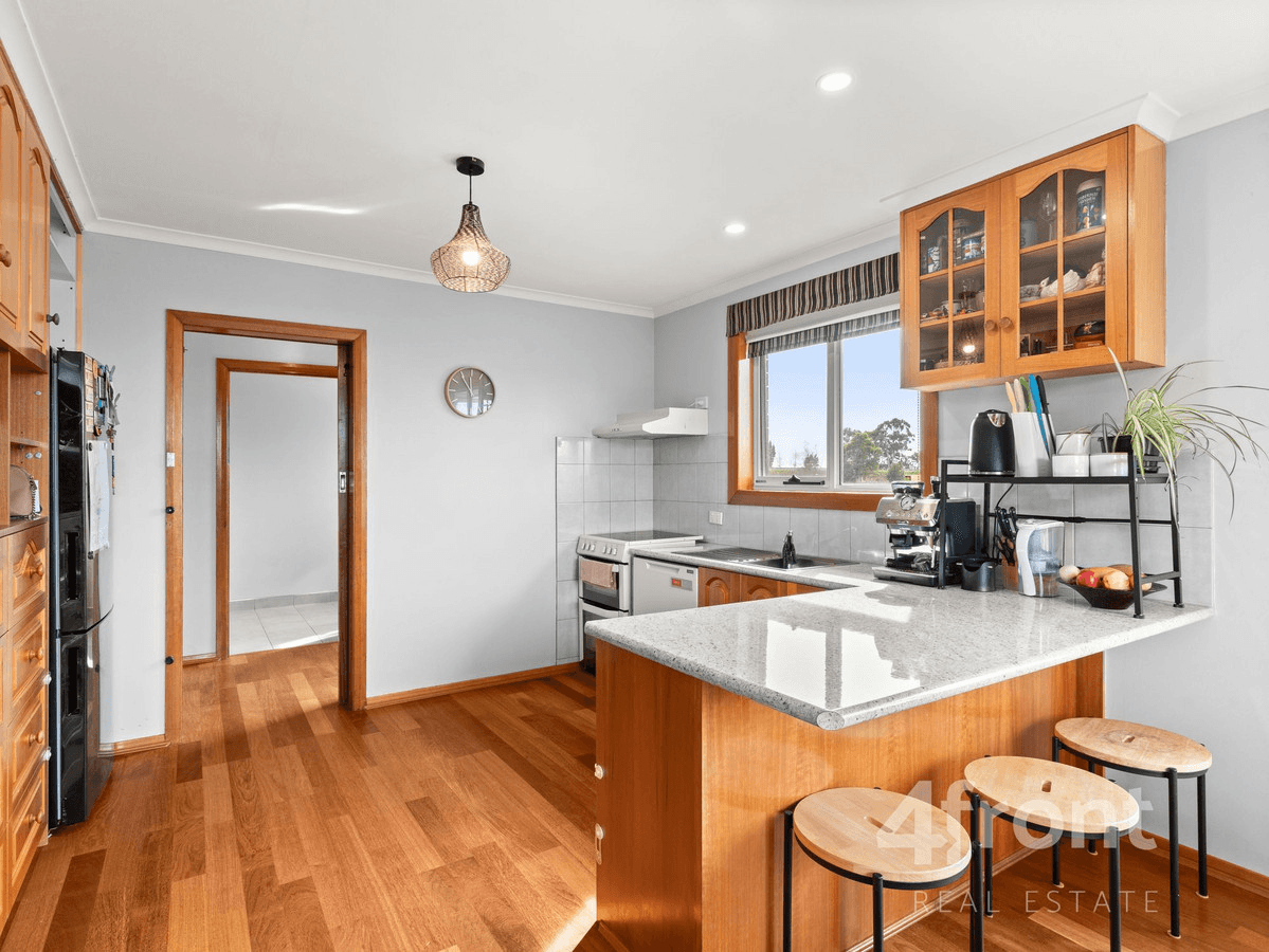 135 South Road, Penguin, TAS 7316