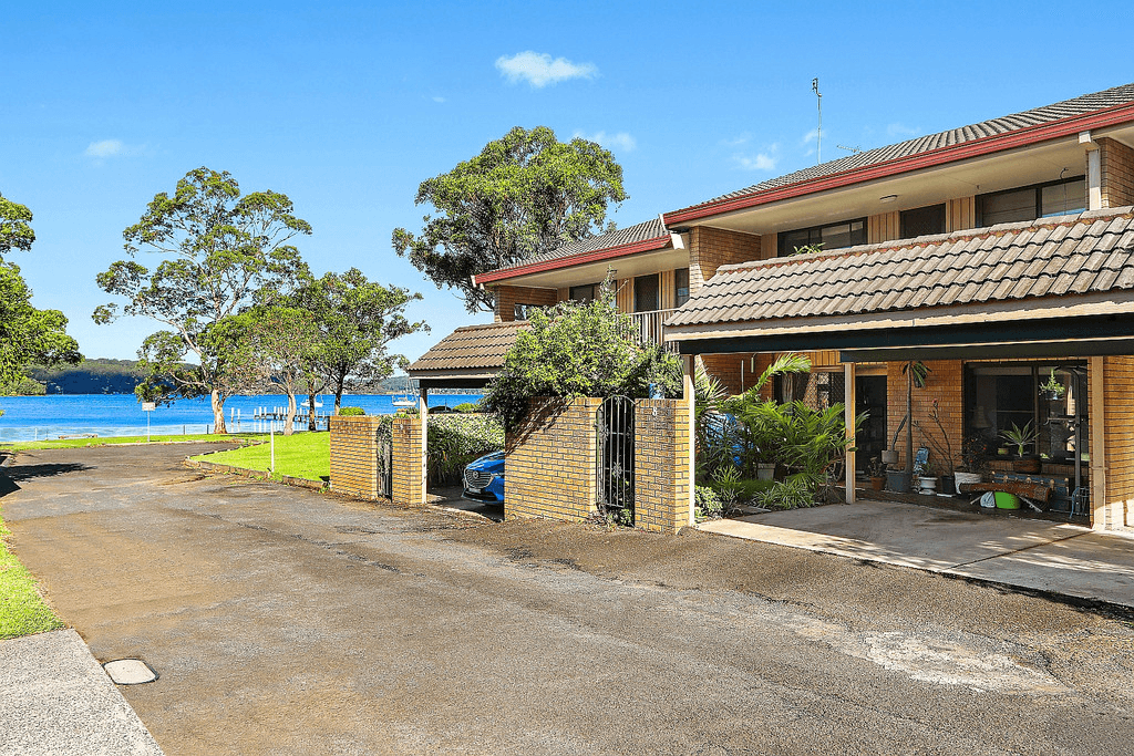 8/15 Kurrawa Avenue, POINT CLARE, NSW 2250