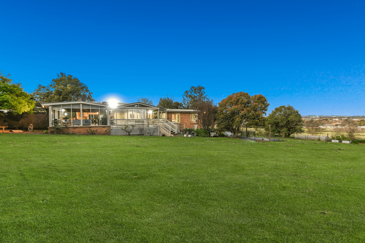 9 Kilgerron Court, NARRE WARREN SOUTH, VIC 3805