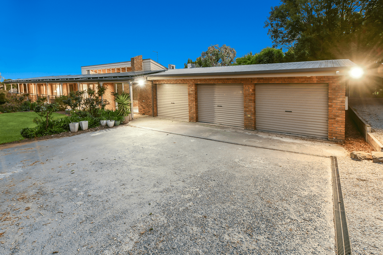 9 Kilgerron Court, NARRE WARREN SOUTH, VIC 3805