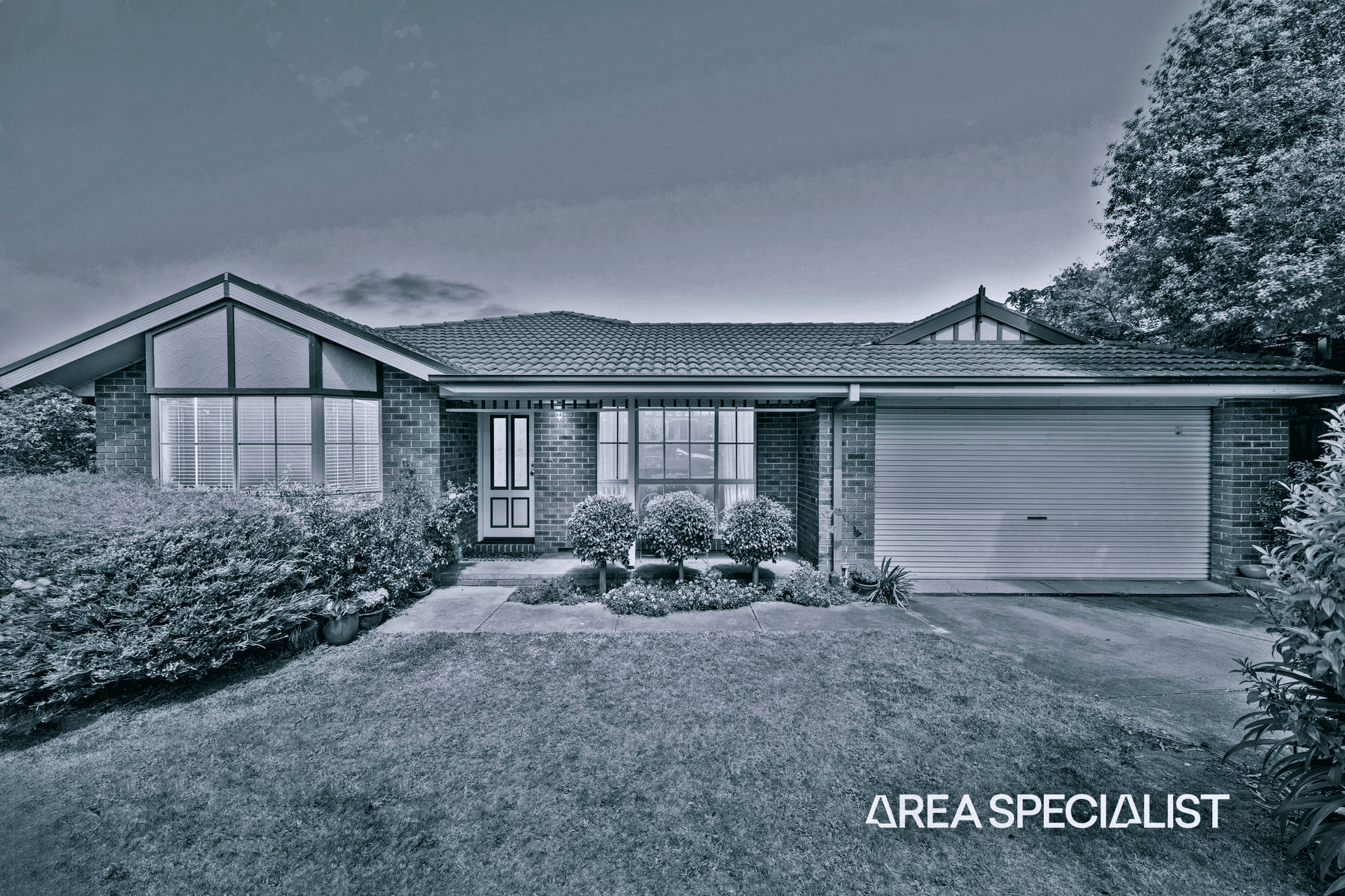 10 Stradbroke Close, Berwick, VIC 3806