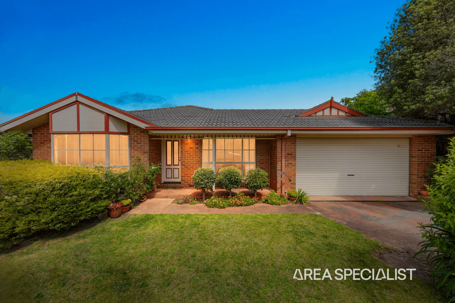 10 Stradbroke Close, Berwick, VIC 3806