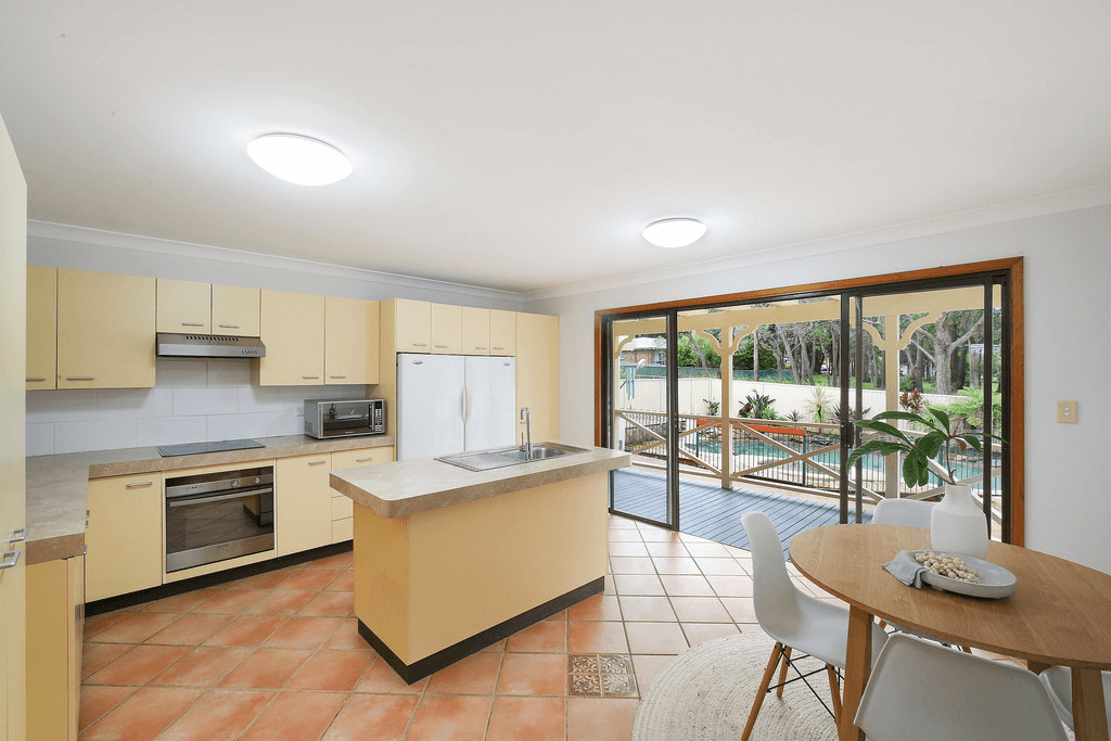 15 Fisher Road, POINT CLARE, NSW 2250