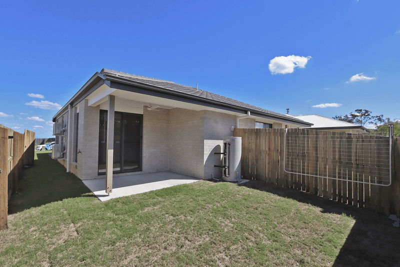 2/74 Brentwood Drive, BUNDAMBA, QLD 4304