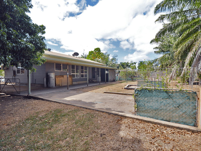 10 Pandanus Pde, Nanum, QLD 4874