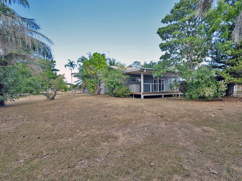 10 Pandanus Pde, Nanum, QLD 4874