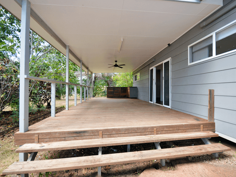 10 Pandanus Pde, Nanum, QLD 4874