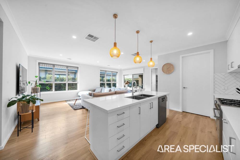 10 Ainsley Road, Thornhill Park, VIC 3335