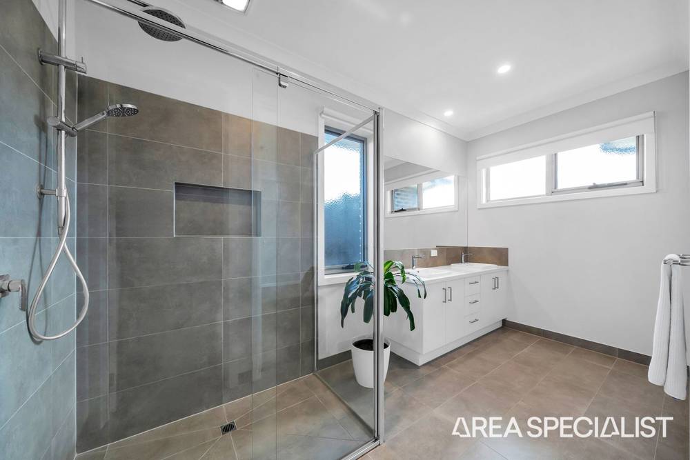 10 Ainsley Road, Thornhill Park, VIC 3335