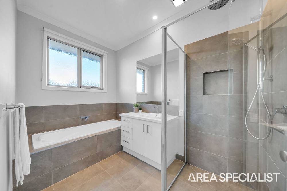 10 Ainsley Road, Thornhill Park, VIC 3335