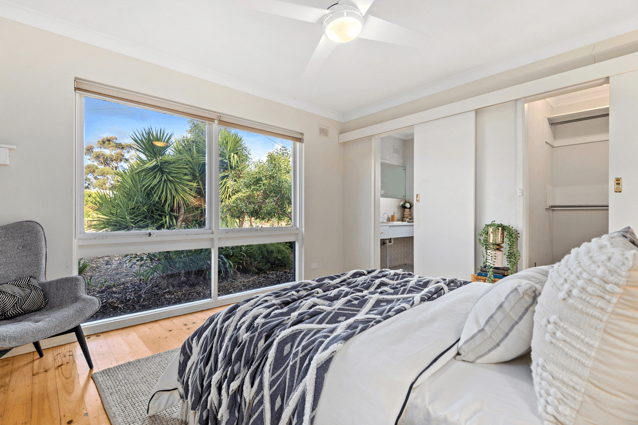 9 Glenalvon Drive, FLAGSTAFF HILL, SA 5159