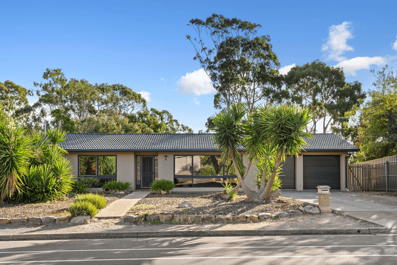 9 Glenalvon Drive, FLAGSTAFF HILL, SA 5159