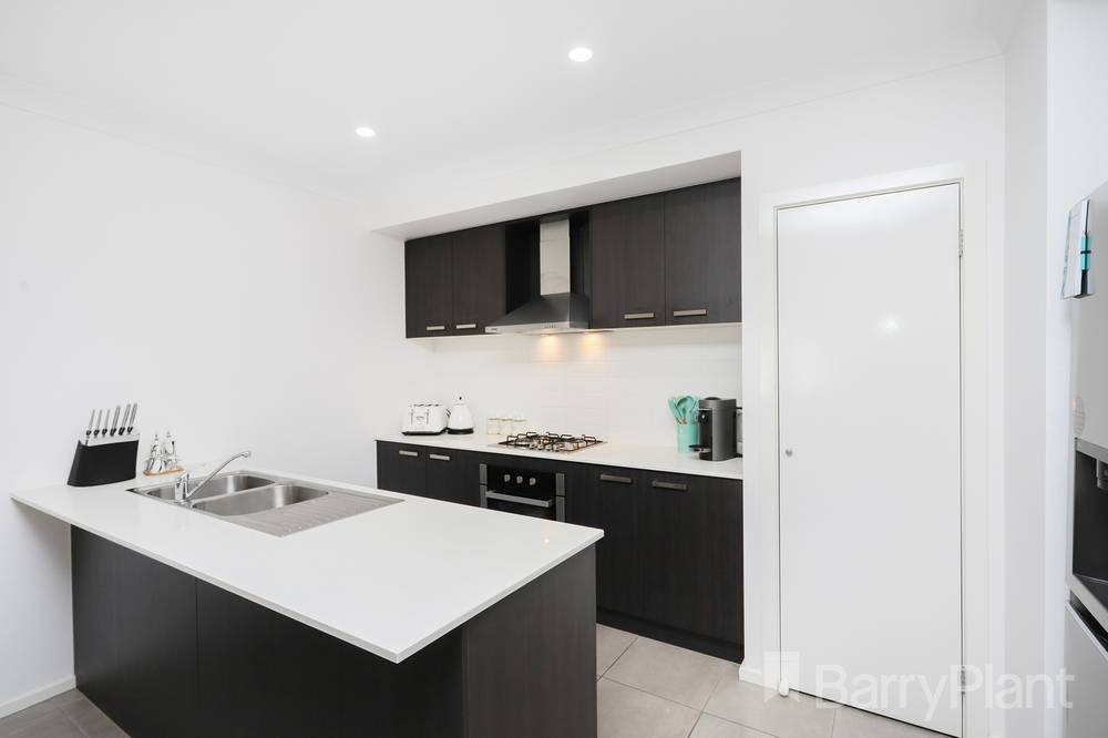 10 Fluent Lane, Greenvale, VIC 3059