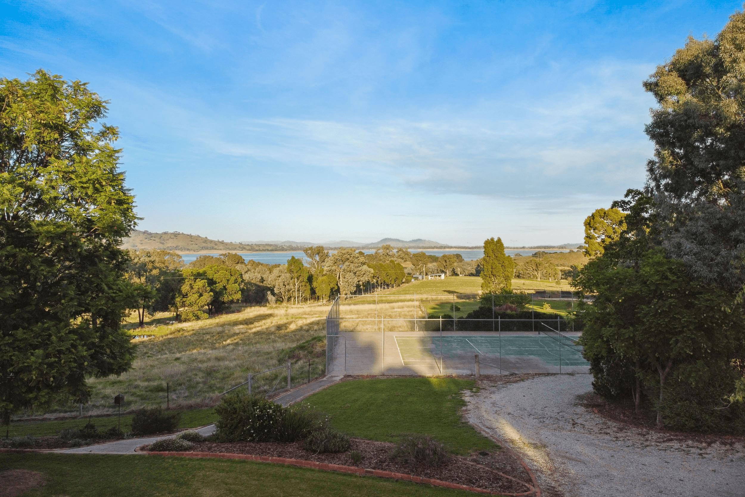 889 Lake Road, BETHANGA, VIC 3691