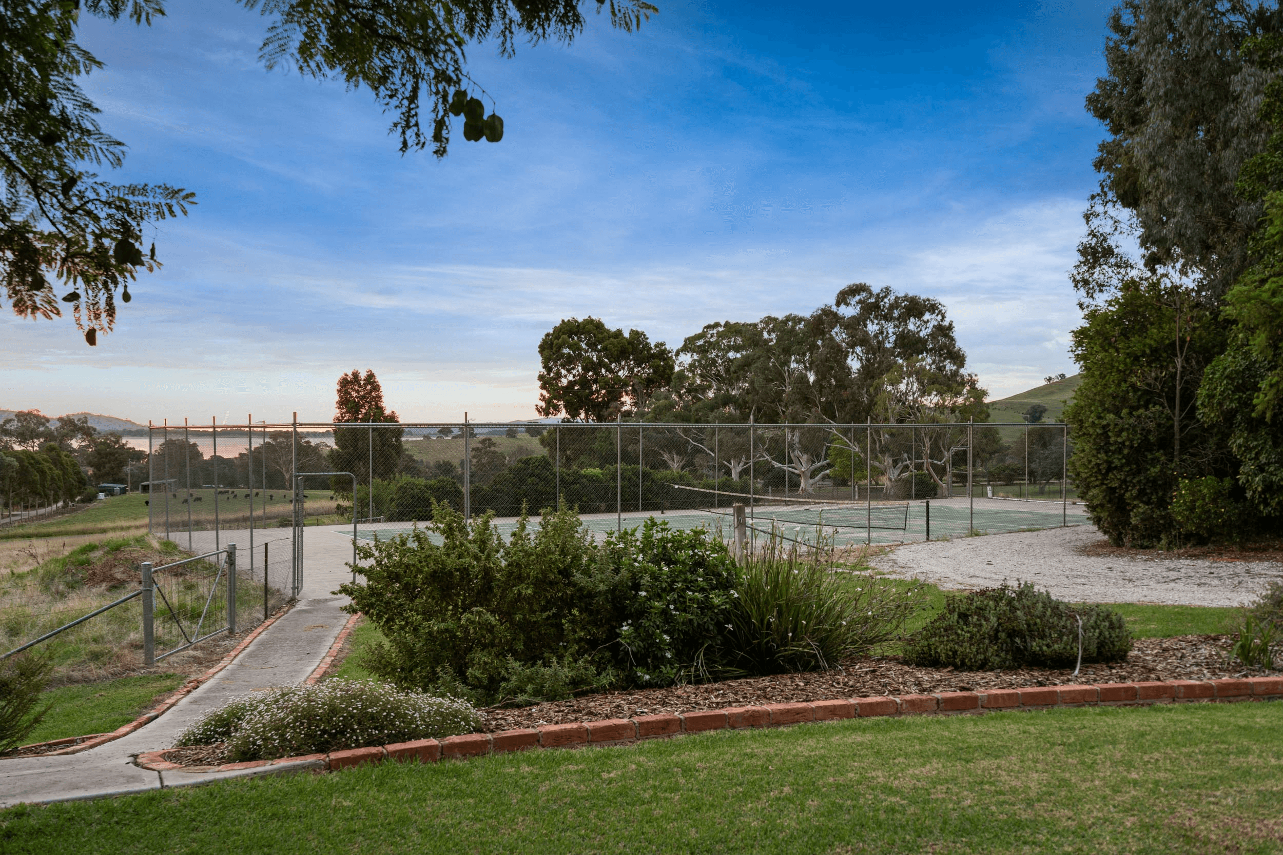 889 Lake Road, BETHANGA, VIC 3691