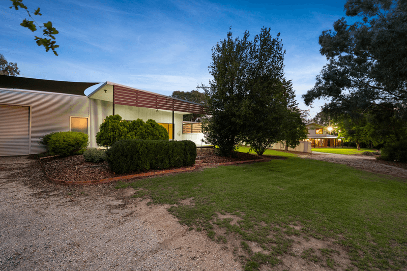 889 Lake Road, BETHANGA, VIC 3691