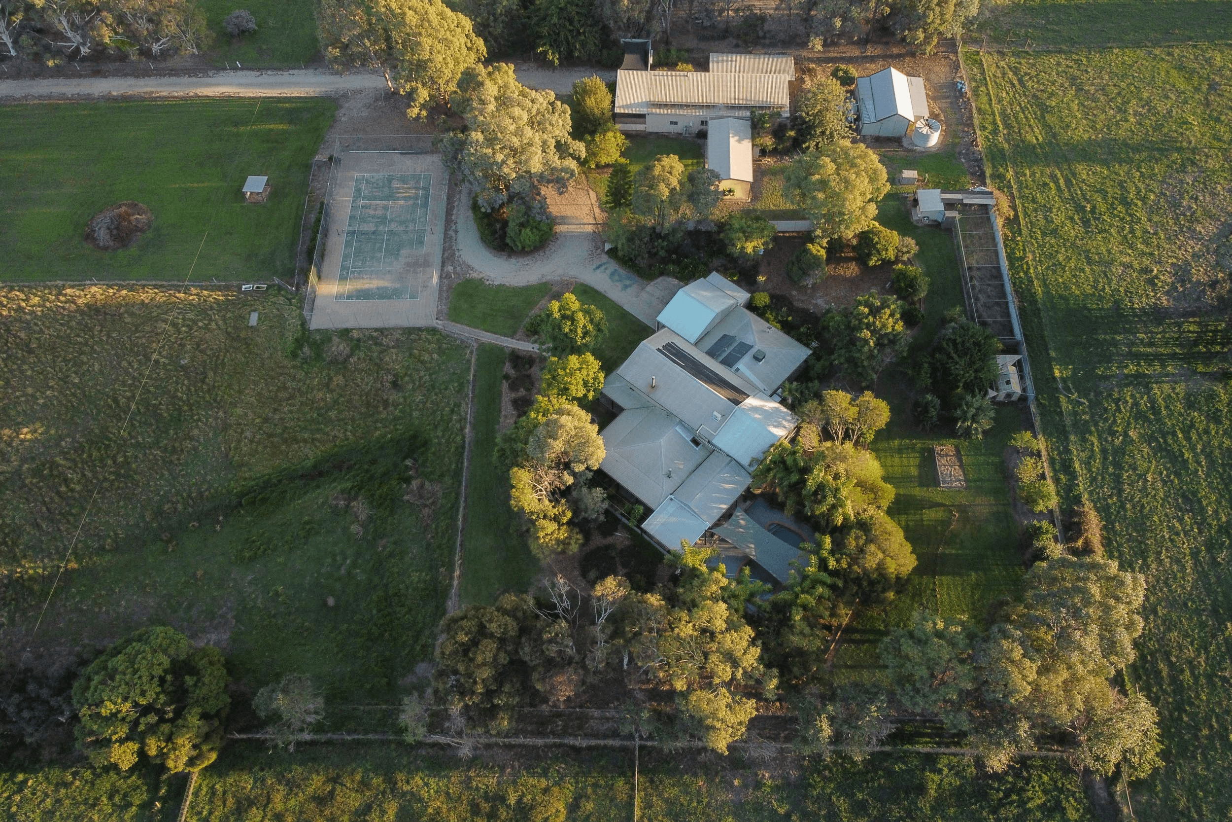 889 Lake Road, BETHANGA, VIC 3691