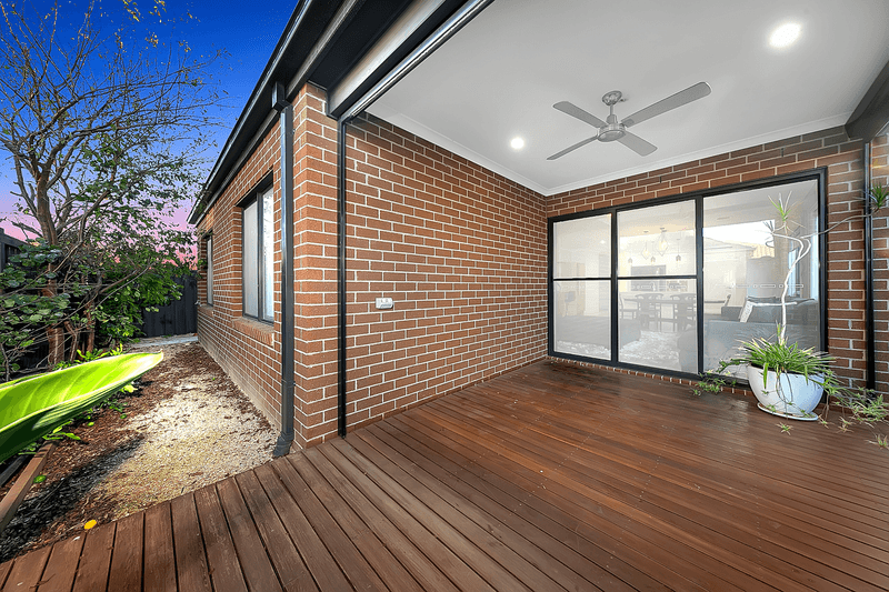 8 Raychelsbury Parade, WOLLERT, VIC 3750