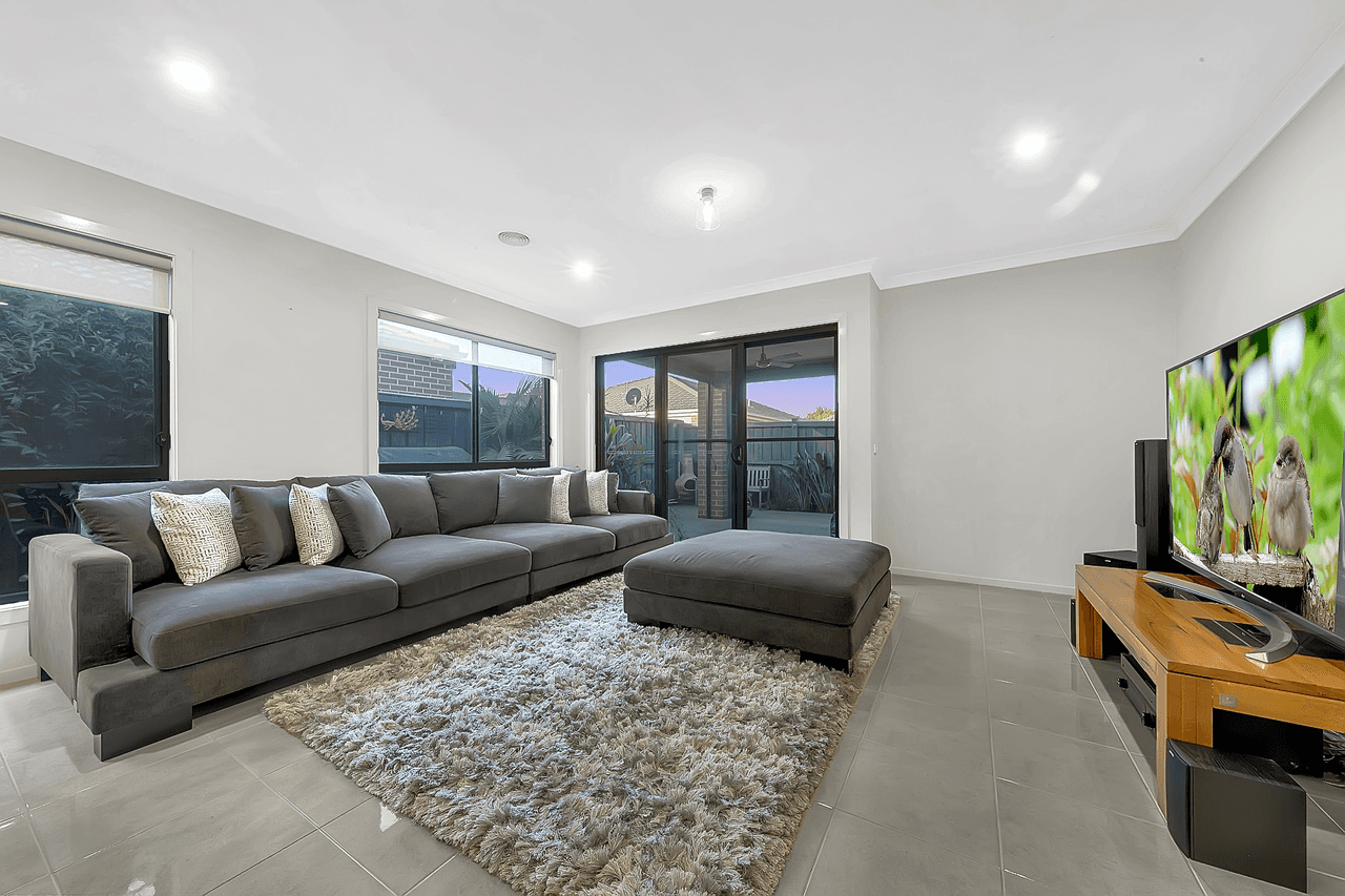 8 Raychelsbury Parade, WOLLERT, VIC 3750