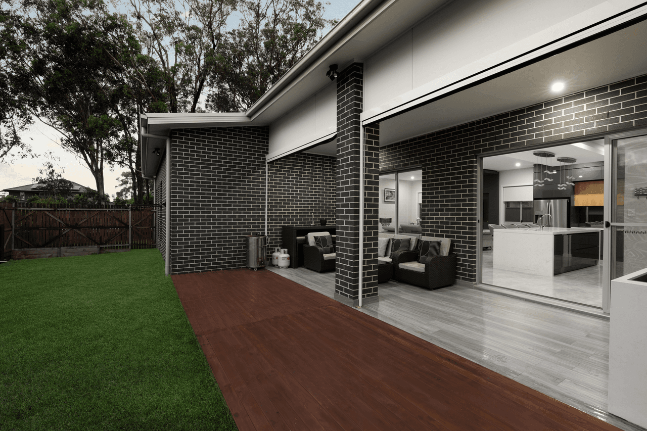 11 Howard Loop, ORAN PARK, NSW 2570