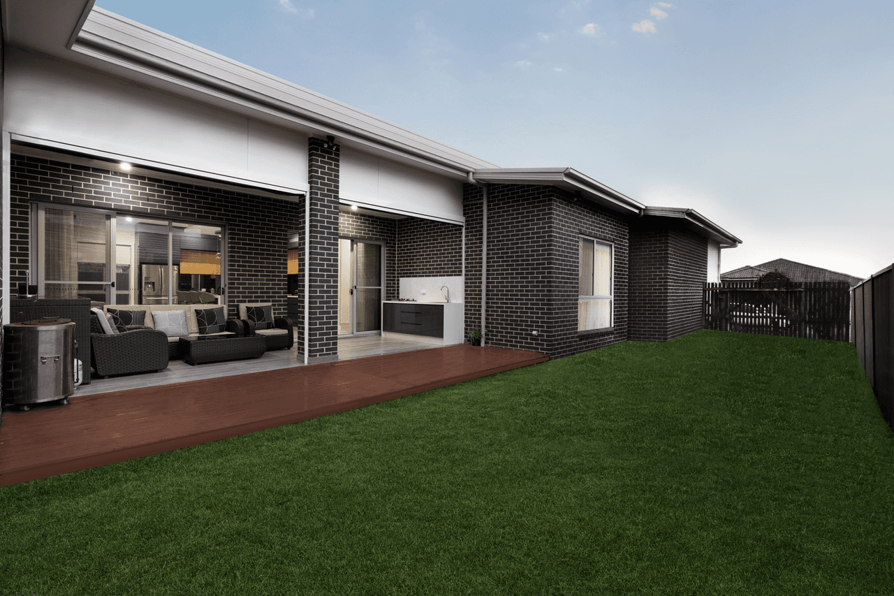 11 Howard Loop, ORAN PARK, NSW 2570