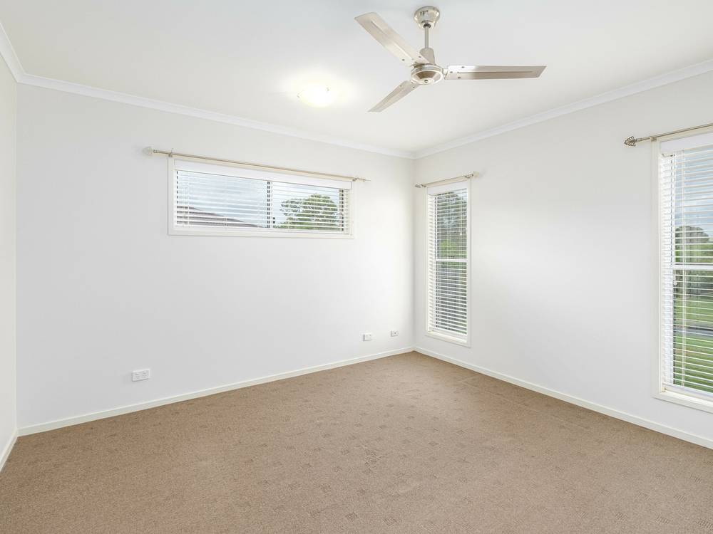 4 Chairmans Cl, Jones Hill, QLD 4570