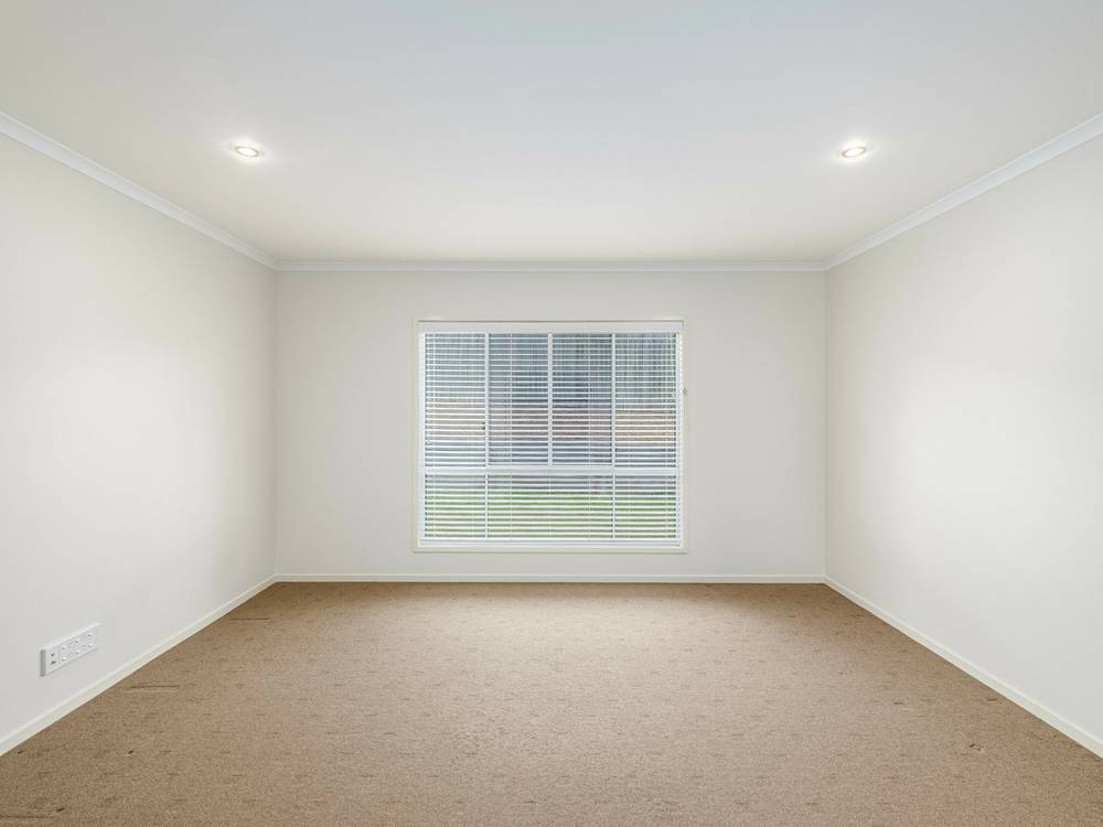 4 Chairmans Cl, Jones Hill, QLD 4570