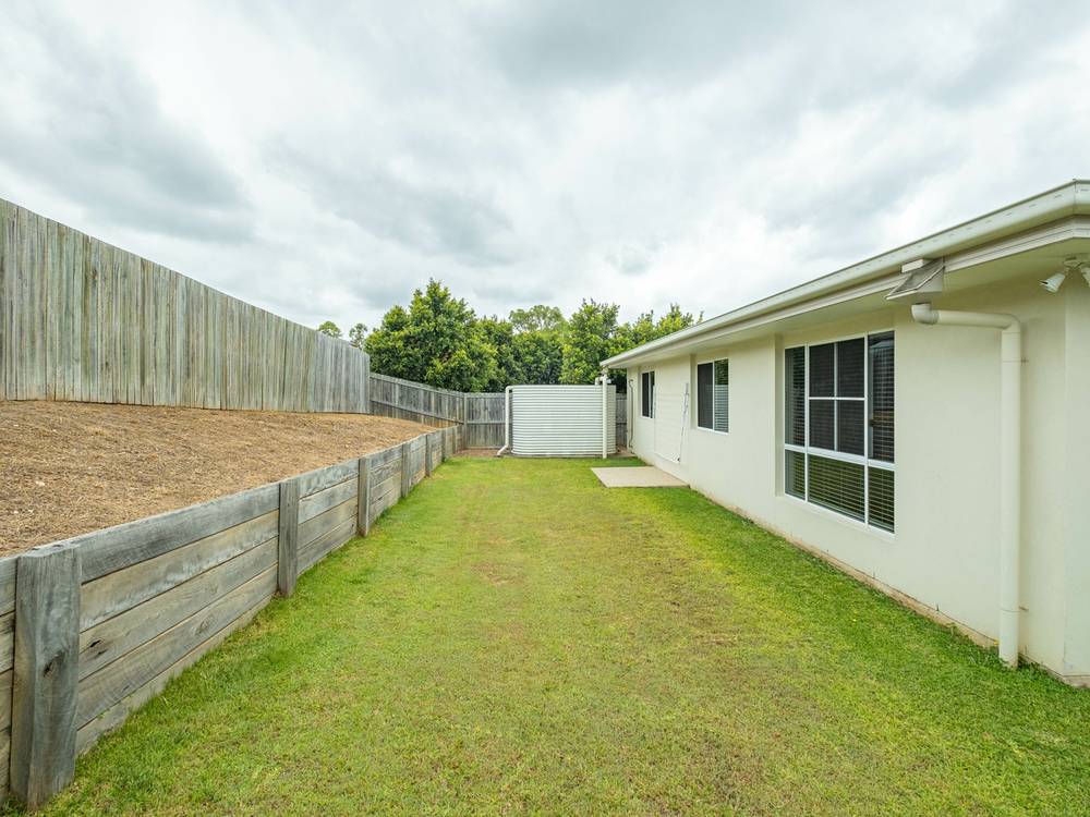 4 Chairmans Cl, Jones Hill, QLD 4570