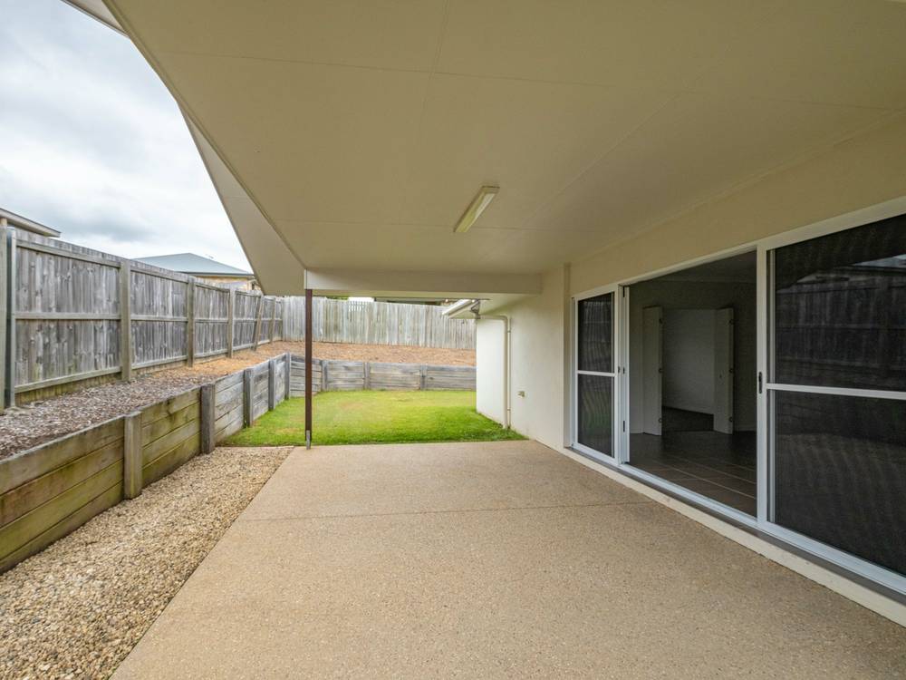 4 Chairmans Cl, Jones Hill, QLD 4570