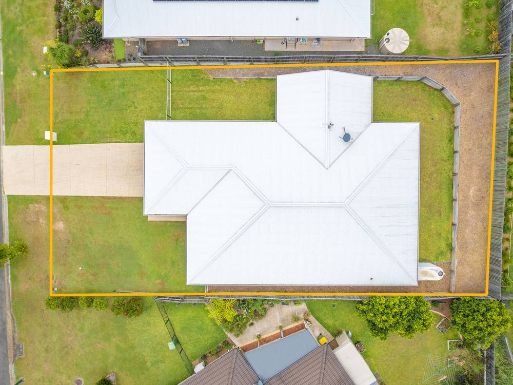 4 Chairmans Cl, Jones Hill, QLD 4570