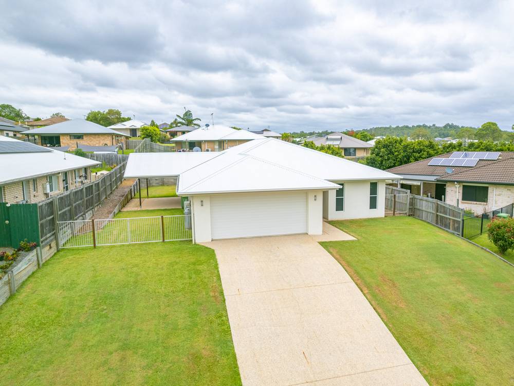 4 Chairmans Cl, Jones Hill, QLD 4570