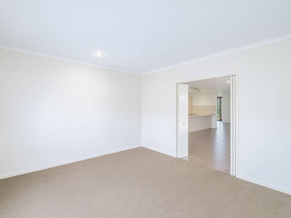 4 Chairmans Cl, Jones Hill, QLD 4570