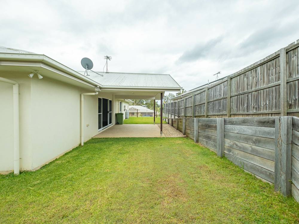 4 Chairmans Cl, Jones Hill, QLD 4570