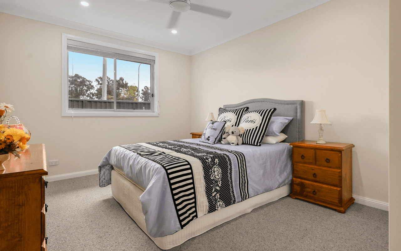 24 Kookaburra Drive, GREGORY HILLS, NSW 2557