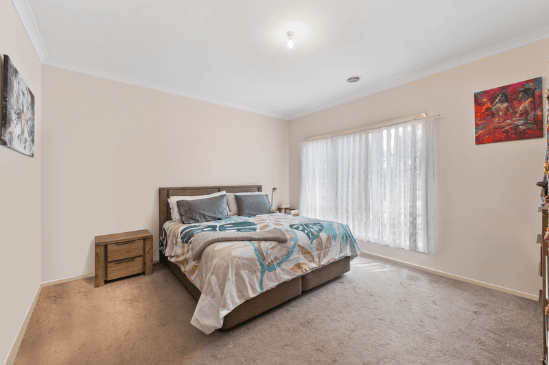 2 Muirhead Gardens, Caroline Springs, VIC 3023