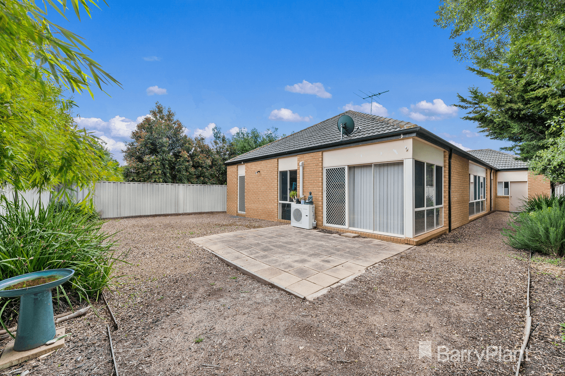 2 Muirhead Gardens, Caroline Springs, VIC 3023