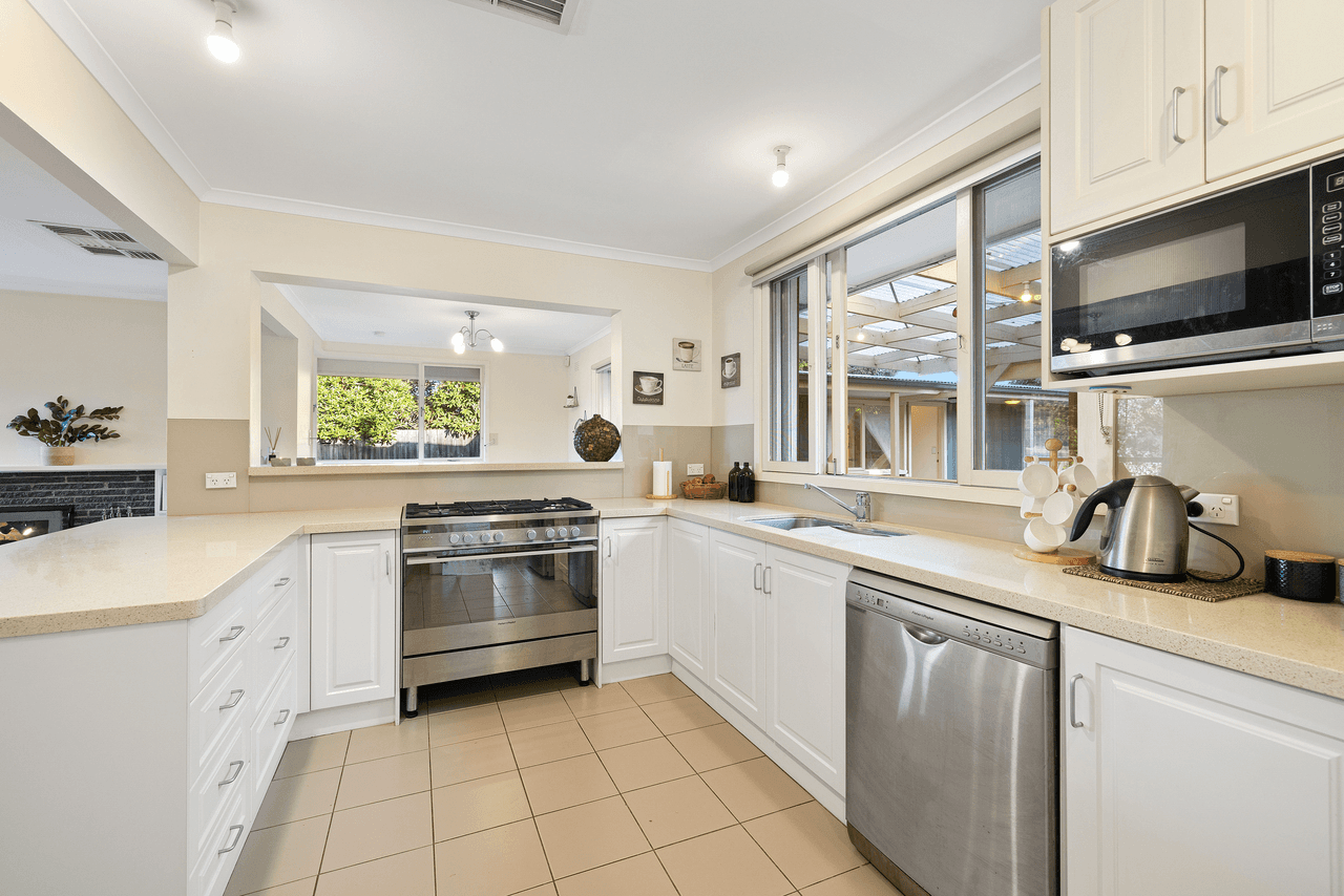 56 Helen Road, FERNTREE GULLY, VIC 3156