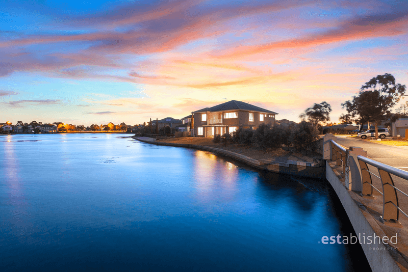 1 Waterford Court, SANCTUARY LAKES, VIC 3030
