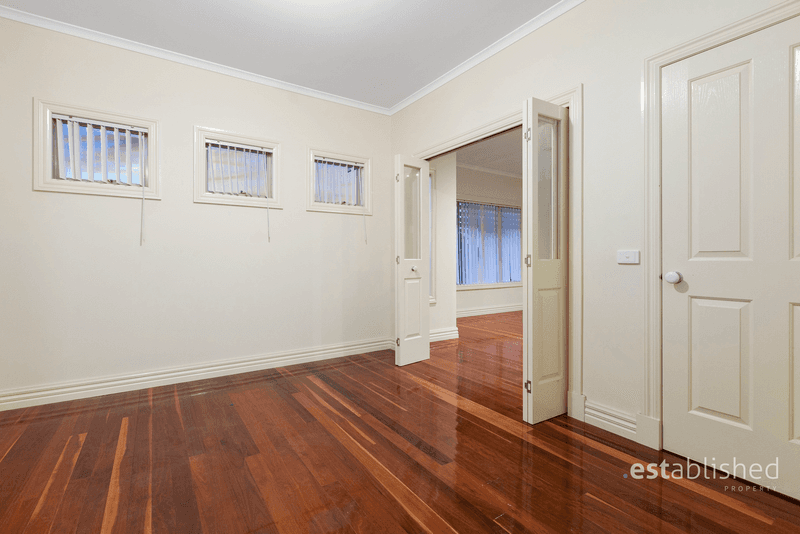 1 Waterford Court, SANCTUARY LAKES, VIC 3030